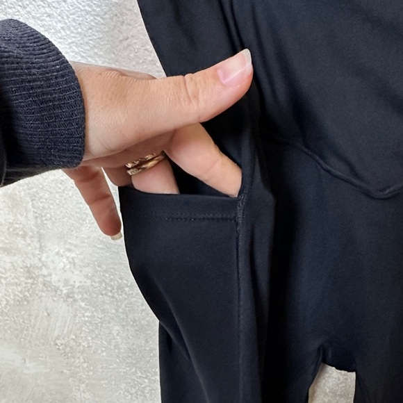 HALARA Women's Sleek Black Crossover Leggings sz large | new without tags - Picture 3 of 7